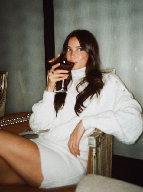 Christmas Instagram Pictures, Kelsey Merritt, Teen Money, Super Rich Kids, Classy Aesthetic, October 15, Instagram Photo Inspiration, Old Money Aesthetic, Foto Pose