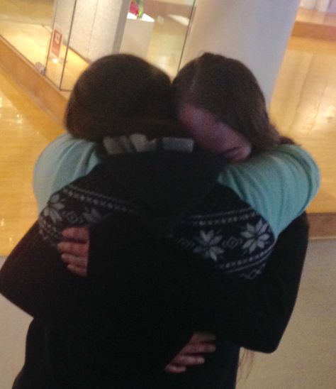 2-26-17  Until we meet again. Two sisters hugging goodbye while one goes away to the Airforce😢😢😢. When Your Sister Leaves For College, Last Goodbye Aesthetic, Sister Hug, Sisters Hugging, Best Friend Hug, Sister Goals, Parents Images, Sisters Goals, Friends Hugging