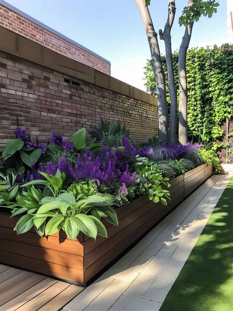 Railway Sleepers Edging: Neat and Orderly Flower Bed Border Sleeper Flower Bed Ideas, Sleeper Edging Garden, Gardens With Sleepers, Sleeper Edging, Sleepers Garden, Organized Garden, Railway Sleepers Garden, Small Retaining Wall, Sleepers In Garden