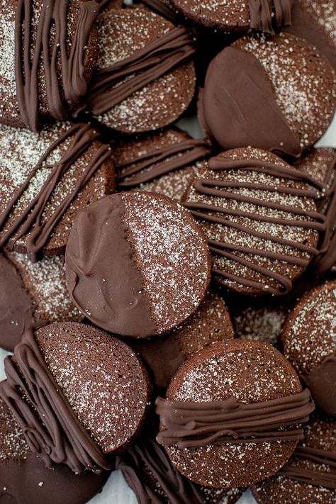 Sourdough Valentines Cookies, Sourdough Valentines Treats, Chocolate Sourdough Recipes, Sourdough Oreos, Chocolate Drizzle For Cookies, Sourdough Shortbread Cookies, Sourdough Christmas Cookies, Sourdough Shortbread, Sourdough Christmas