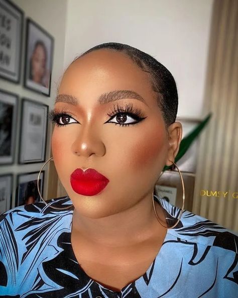 Makeup Ideas Natural Glam, Red Lipstick Black Women, Bridal Makeup Brown Skin, Red Lip Bridal Makeup, Lipstick Black Women, Makeup Last All Day, Red Makeup Looks, Brown Girls Makeup, Makeup Training