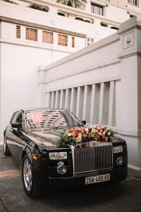 Wedding Car Deco, Lux Gifts, Roll Royce, Flowers Luxury, Bridal Car, Wedding Car Decorations, Decoration Evenementielle, Car Deco, Wedding Cars