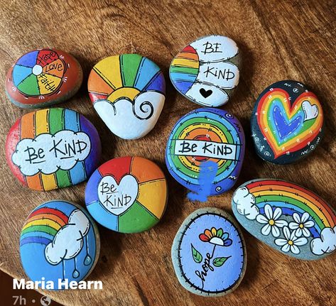 Diy Rock Art, Stone Art Painting, Painted Rocks Kids, Painted Rocks Craft, Painted Rocks Diy, Rock Painting Ideas Easy, Rock Painting Patterns, Mom Art, Rock Painting Designs