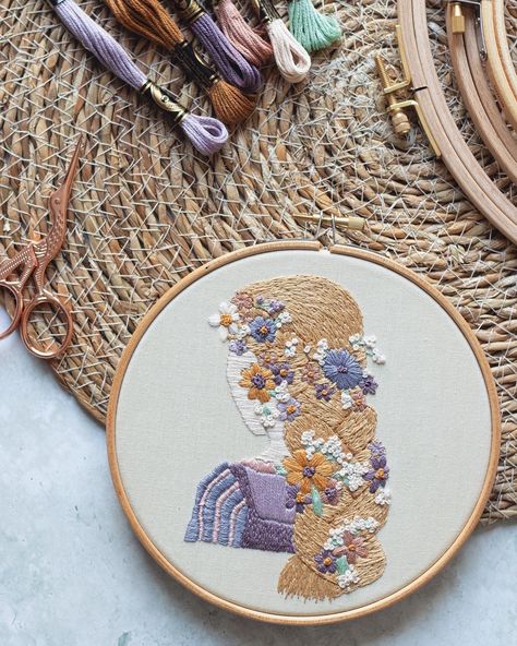 Tangled Embroidery, Rapunzel Embroidery, Embroidery Disney, Tangled Disney, Embroidery Hoop Art Diy, Crochet Bandana, Rapunzel Tangled, Disney Embroidery, Tangled Rapunzel