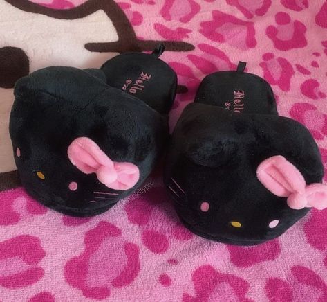 Y2k Gifts, Hello Kitty Slippers, Black Hello Kitty, Images Hello Kitty, Kitty Clothes, Hello Kitty Clothes, Hello Kitty Aesthetic, Pretty Shoes Sneakers, Hello Kitty Accessories