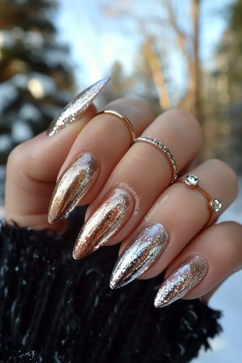 50 Glamorous Chrome Nails Designs For a Shinning 2024 - ACRYLICNAILDESIGNS Silver Gold Nails, Ombre Nails For Fall, September Nail Colors, Gold Holiday Nails, Chrome Tips, Nails For Fall, Gold Chrome Nails, Nail Art Stencils, Makeup Nails Designs