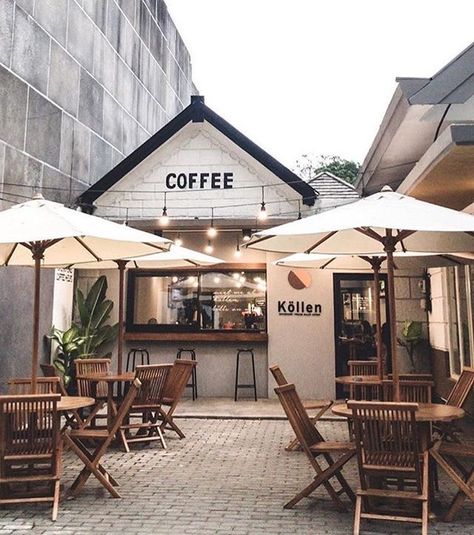 Cafe Exterior, Outdoor Restaurant Design, Small Coffee Shop, Small Cafe Design, Coffee Shop Interior Design, Cozy Coffee Shop, Cafe Shop Design, Coffee Shop Aesthetic, Small Cafe