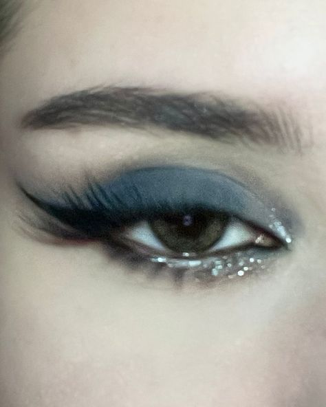 Prom Makeup Dark Blue, Dark Eye Makeup Looks, Dark Blue Eyeshadow, Maquillage On Fleek, Swag Makeup, Ethereal Makeup, Pinterest Makeup, Dope Makeup, Edgy Makeup