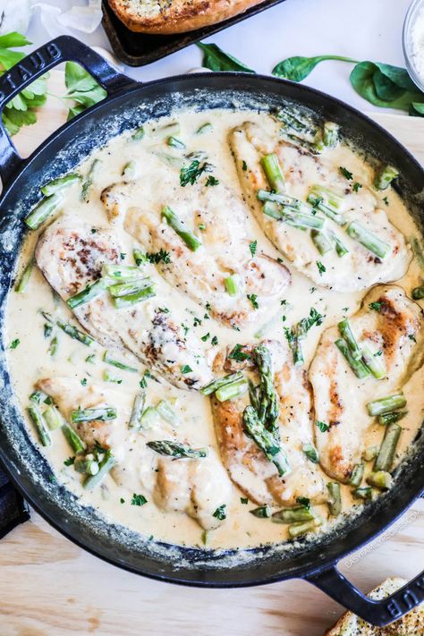 Rich & Creamy Chicken and Asparagus Skillet · Easy Family Recipes Chicken Cast Iron Recipes, Chicken And Asparagus Skillet, Cast Iron Skillet Recipes Chicken, Chicken Asparagus Recipe, Creamy Chicken Asparagus, Creamy Chicken And Asparagus, Cast Iron Skillet Recipes Dinner, Cream Sauce For Chicken, Asparagus Casserole