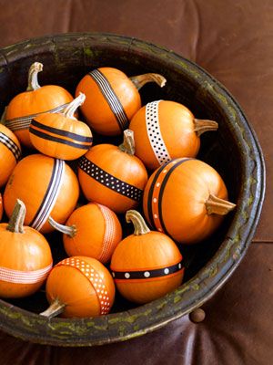 Attach double-stick tape to lengths of black, orange, and white patterned ribbon, then wrap around pumpkins for a no-fuss fall centerpiece. #Halloween #Fall Halloween Pumpkin Crafts, No Carve Pumpkin Decorating, Hallowen Ideas, Labu Halloween, Pumpkin Decor, Baby Shower Pumpkin, Fall Halloween Decor, Pumpkin Crafts, Halloween Cupcakes