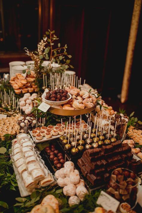 Winter Wedding Buffet, Christmas Catering Ideas Buffet Tables, Winter Wedding Snacks, Raw Bar Wedding, Dessert Station Wedding, Desert Buffet, Christmas Catering, Wedding Buffet Food, Wedding Snacks