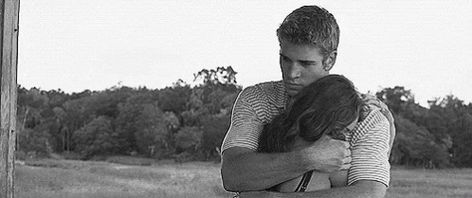 Abrazos Hug GIF - Abrazos Hug Comfort - Discover & Share GIFs Miley And Liam, Hug Gif, The Last Song, Hugging Couple, Nicholas Sparks, Liam Hemsworth, Just Pretend, Couple Relationship, Edward Cullen