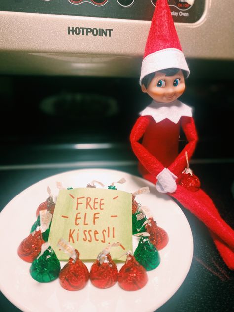 Christmas toy elf with Hershey kisses and sign that says free elf kisses Hershey Kiss Elf On The Shelf Ideas, Elf On The Shelf Chocolate Kisses, Elf Kisses Ideas, Elf On The Shelf With Hershey Kisses, Elf Ideas Easy Funny, Classroom Elf On The Shelf, Elf Kisses, Snickers Chocolate Bar, Classroom Elf