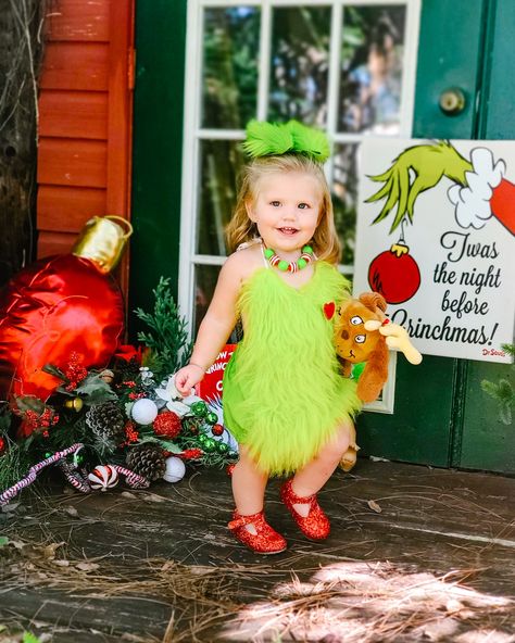 Grinch, photoshoot, toddler girl, Christmas, fashion Grinch Photo Shoot Ideas, Grinch Birthday Photoshoot, Grinch Themed Photo Shoot, Grinch First Birthday Photoshoot, Baby Grinch Photoshoot, Grinch Baby Photoshoot, Grinch First Birthday Party Girl, Grinch Christmas Photoshoot, Grinch Photoshoot Ideas