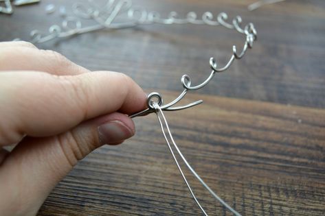 DIY Princess Tiara - Happy Hour Projects How To Make A Tiara Diy, Diy Wire Tiara, Beaded Crown Diy, Elf Tiara Diy, Wire Crown Diy, Wire Crown Tutorial, Diy Tiaras And Crowns, Bead Tiara, Diy Princess Crown