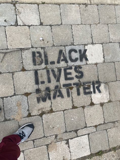 Blm Aesthetic, Black Feminity, Blm Protest, Pinterest Widget, Black Lives Matter Art, Hogwarts Dr, I Love Being Black, Protest Art, Falling Back In Love