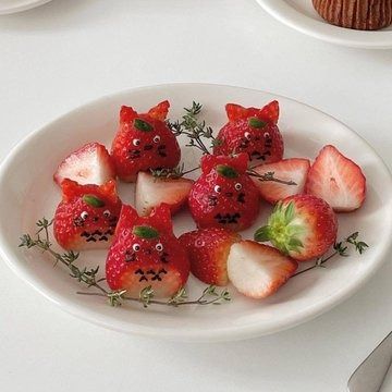 ︎︎ ︎ ︎︎︎ on X: "totoro strawberries 🍓 https://t.co/BjuHuFkOQW" / X Totoro Food, Lactose Intolerant, Easy Food Art, Food Art, Strawberries, Easy Meals