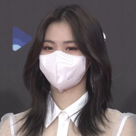 Kpop Short Hair, Sind Curtain Bangs, Was Sind Curtain Bangs, Hair Curling Tips, Kpop Hair, Itzy Ryujin, Lob Hairstyle, Shot Hair Styles, Girl Haircuts