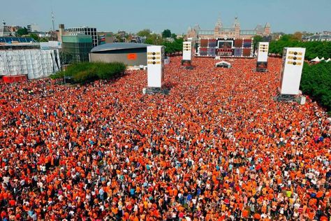 Queen's Day in Amsterdam, Netherlands >> 5 must-see festivals around the world! Kings Day Amsterdam, Kings Day Netherlands, Amsterdam Holland, Festivals Around The World, I Amsterdam, Kings Day, Koh Tao, Beautiful Places To Visit, A Train