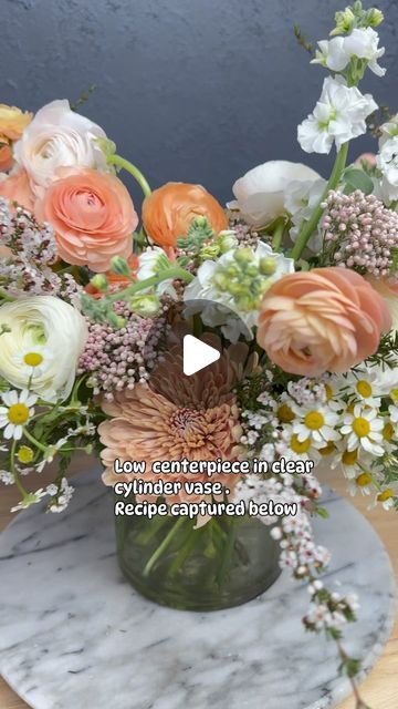 Bubble Vase Flower Arrangements, Cylinder Vase Arrangements, Clear Vase Filler Ideas, Mini Flower Arrangements, Vase Filler Ideas, Flower Arragement, Rice Flower, Name Flower, Low Centerpieces