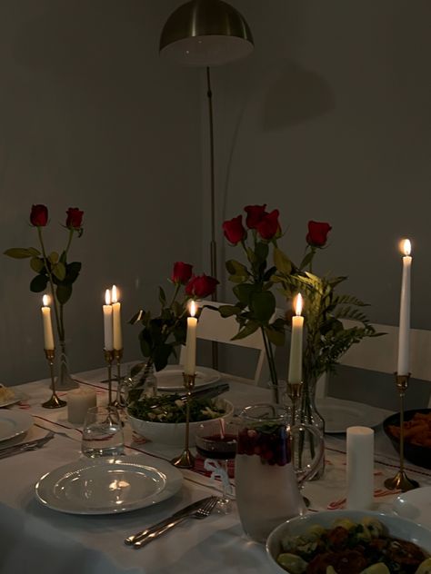 1 Year Wedding Anniversary Party, Valentines Dinner Table Decor, Anniversary Ideas At Home, Valentines Dinner Party, Romantic Decorating Ideas, Celebration Aesthetic, Romantic Dinner Setting, February Mood, Valentine Dinner Party