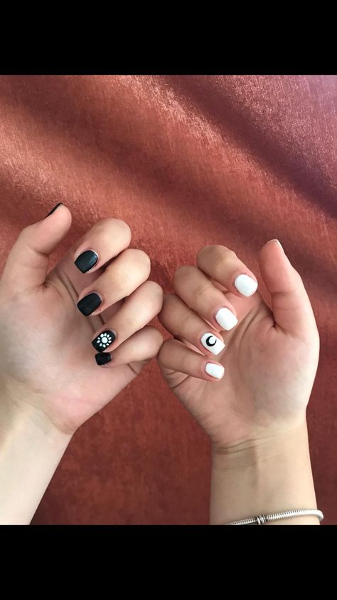 Sun And Moon Gel Nails, Sun And Star Nails, Sun And Moon Nails Simple, Simple Moon Nails, Sun And Moon Acrylic Nails, Sun And Moon Nails Design, Moon Sun Nails, Nails Sun And Moon, Nails Ideas Black And White