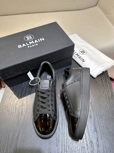 Mens Necklace Fashion, Elegant Shoes Heels, Armor Shoes, Black Leather Sneakers, Black And White Shoes, Balmain Paris, Cute Nike Shoes, Mens Boots Fashion, Fresh Shoes