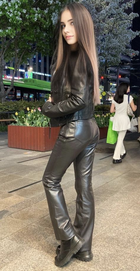 Leather Dress Women, Leather Jacket Girl, Tight Leather Pants, Leather Pants Outfit, Shiny Jacket, Leather Pants Women, Shiny Clothes, Black Leather Skirts, Leather Trousers