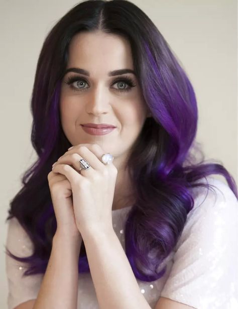 The perfect ombre! Katy Perry Hair Color, Katy Perry Purple Hair, Purple Hair Streaks, Dark Purple Hair Color, Katy Perry Hair, Hair Color Pictures, Purple Ombre Hair, Dark Purple Hair, Dip Dye Hair