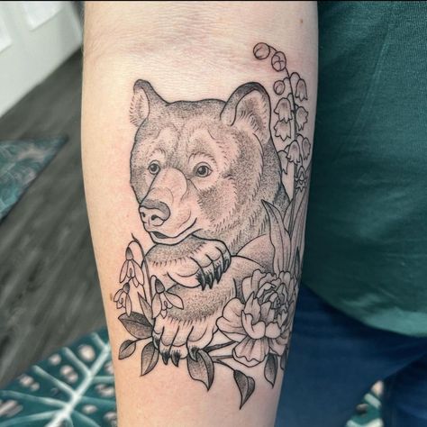 Female Bear Tattoo, Bear And Cub Tattoo, Bear Tattoo Ideas For Women, Momma Bear Tattoo, Woodland Bear, Crown Tattoo, Bear Tattoo, Neo Traditional, Bear Cubs