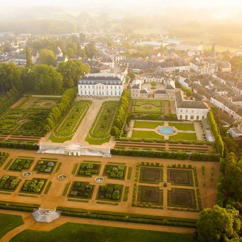 Timothy Corrigan’s French Château Is for Sale | Architectural Digest Castle For Sale, French Chateau Bathroom, French Chateau Exterior, Modern French House, Chateau Exterior, French Chateau Style Homes, Shadow Daddy, French Country Chateau, Timothy Corrigan