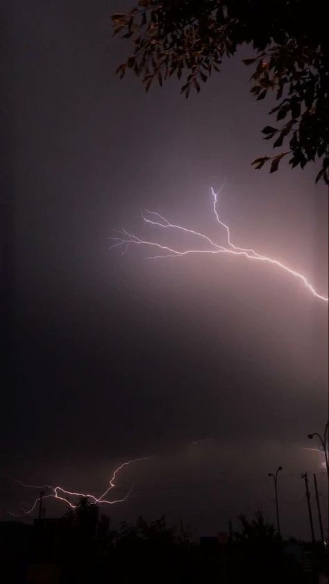 Thunder And Lightning Video Thunderstorms, Thunder Storms Aesthetic, Lightning Sky Aesthetic, Thunderstorms Videos Lightning, Thunder Storm Video, Thunder Aesthetic Video, Aesthetic Thunderstorm, Thunder Storm Aesthetic, Thunderstorms Aesthetic