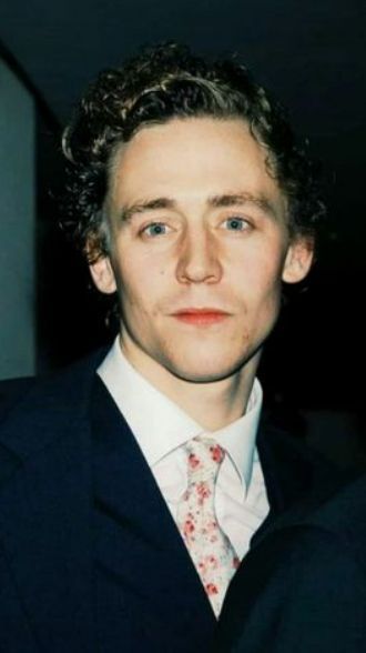 Tom Hiddleston Aesthetic, Young Tom Hiddleston, Tom Hi, Thomas Hiddleston, Brown Hair Men, Hot British Men, Thomas William Hiddleston, Tommy Boy, Tom Hiddleston Loki