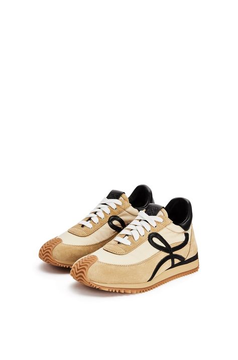 Loewe Flow Runner, L Monogram, Loewe Logo, Luxury Designer Shoes, London College Of Fashion, Mens Designer Shoes, Luxury Sneakers, Shoe Game, Luxury Shoes