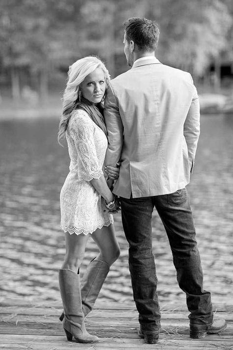 Her head leaning on his shoulder, while he stares off into the distance Model Pose, Foto Tips, Engagement Poses, Foto Poses, Romantic Couple Photography, Wedding Engagement Photos, Photo Couple, Wedding Pics, Engagement Pictures