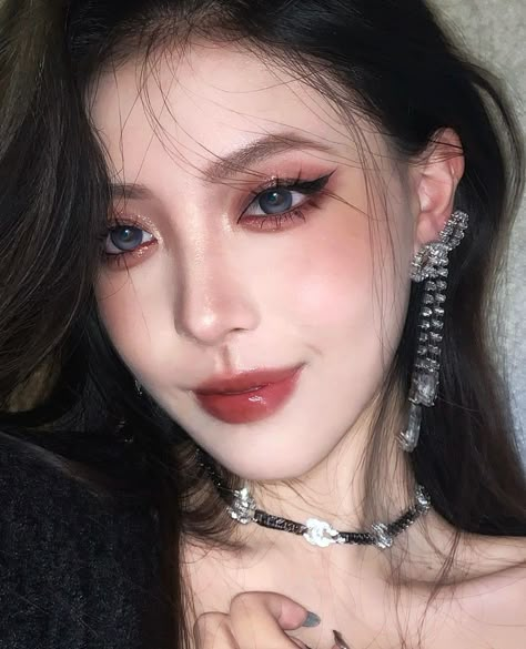 Makeup Korean Style, Soft Natural Makeup, Smokey Eye Makeup Look, Asian Makeup Looks, Doll Eye Makeup, Douyin Makeup, Ulzzang Makeup, Ethereal Makeup, Glam Makeup Look