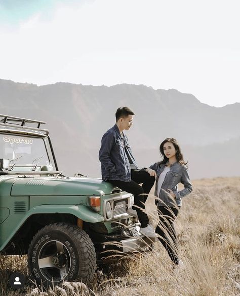 Prewedding Car, Prewedding Bromo, Pre Nup Photoshoot, Pre Wedding Photoshoot Beach, Prenup Shoot, Camping Images, Mountain Photoshoot, Jeep Photos, Car Poses