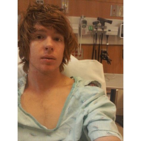 Alan Ashby, Austin Carlile, Emo Girl Hairstyles, Men's Emo Style, Shaun White, Emotional Freedom Technique (eft), Emoji Drawing, Cool Electric Guitars, Hospital Gown