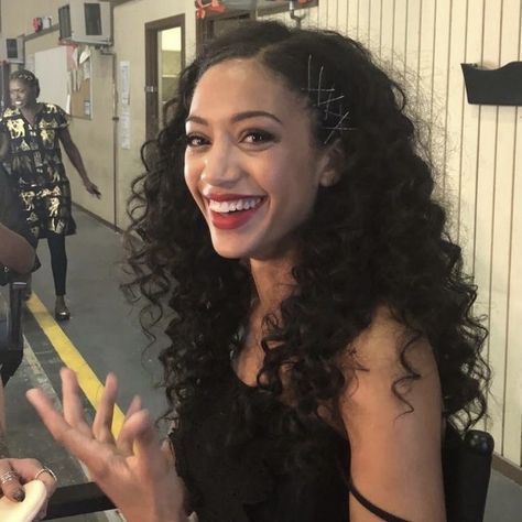 Olivia Baker de All American. Samantha Logan, Olivia Baker, All American, Favorite Character, Wonder Woman, Instagram Photos, Hair Styles, Instagram