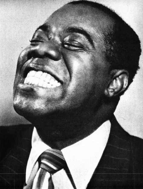 Louis Armstrong Art, Louis Armstrong Aesthetic, Louis Armstrong Poster, Jazz Aesthetic, Popular Music Artists, Iconic Pictures, Best Country Music, Jazz Poster, Historical Moments