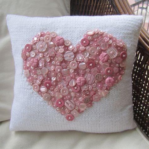 Corações com botões Tas Denim, Desain Tote Bag, Bantal Sofa, Pretty Pillow, Knit Pillow, Heart Pillow, Sewing Pillows, Heart Crafts, Creation Couture