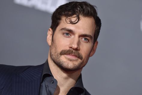 From Man of Steel to Geralt of Rivia: Henry Cavill Transforms For Netflix's The Witcher Barba Grande, Barbell Hip Thrust, Haircut For Square Face, Square Face Shape, Body Training, Square Face, Dating Advice For Men, Enola Holmes, Face Men