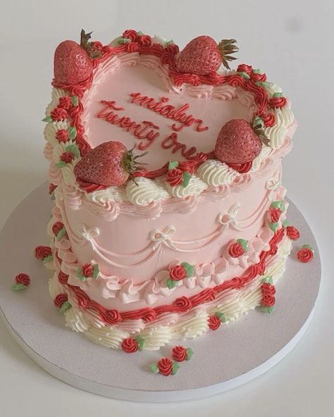 Strawberry Heart Cake, Heart Shaped Birthday Cake, Heart Birthday Cake, Strawberry Cake Filling, Strawberry Birthday Cake, Strawberry Heart, Strawberry Shortcake Cake, Buttercream Decorating, Vintage Birthday Cakes