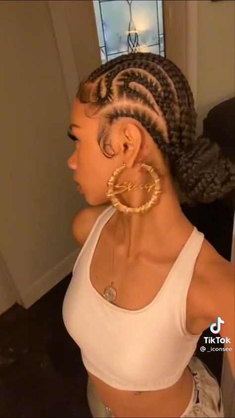 Cornrow No Extensions, 8 Cornrows Braids Straight Back, Conroe Braids Hairstyles For Black Women, Star Cornrows Braids, Styled Cornrows, 8 Cornrows Braids, Cornrows With Designs, Cornrow Designs For Women, 8 Cornrows