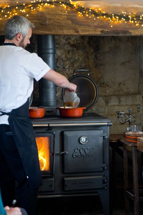 Wood Cook Stove Kitchen, Wood Burning Cook Stove, Electric Range Cookers, Cast Iron Oven, Kitchen Cooker, Wood Fired Cooking, Wood Stove Cooking, Wood Stove Fireplace, Devol Kitchens