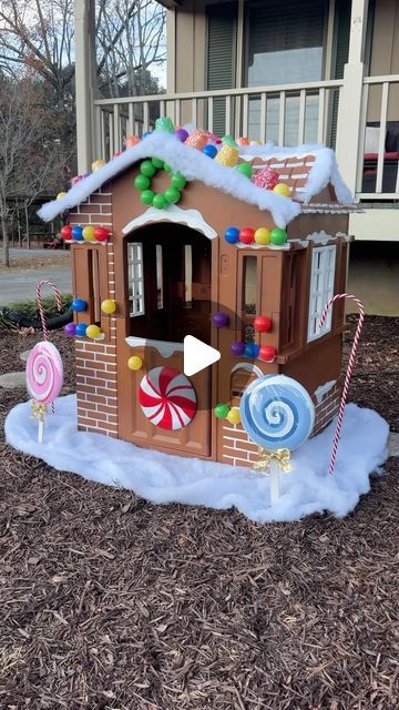 Diy Toy Shop, Candy House Christmas Decorations, Diy Gingerbread House Door Decorations, Gingerbread House Props Diy, Outdoor Christmas Gingerbread House, Gingerbread House Mailbox Diy, How To Make Gingerbread House Out Of Cardboard, Christmas Tree Lot Decorating Ideas, Inside A Gingerbread House