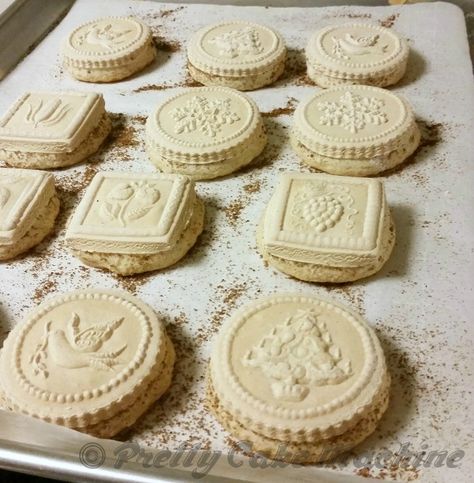 Cookie Dough For Wooden Molds, Wood Cookie Mold Recipes, Springerle Recipe, Molded Cookies, Molded Cookie Recipe, Scottish Shortbread Cookies, Scottish Shortbread, Cake Machine, Springerle Molds