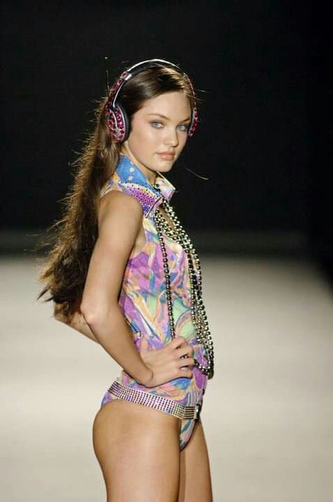 Candice Swanepoel Runway, Young Candice Swanepoel, Victoria's Secret Angel, Candice Swanepoel, 90s 2000s, Top Model, My Vibe, Hollywood, Actresses