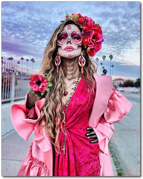 Sacred Heart Dia De Los Muertos Costume - The Beautifulcircus.com Makijaż Sugar Skull, Mexican Halloween Costume, Catrina Costume, Halloween Makeup Sugar Skull, Mexican Halloween, Dead Costume, Sugar Skull Costume, Dead Makeup, Halloween Beauty