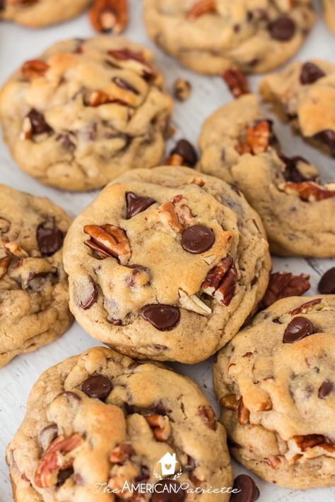 Chewy Chocolate Chip Pecan Cookies Chocolate Chip Pecan Caramel Cookies, Choc Chip Pecan Cookies, Bisquick Cookies Easy, Chocolate Chip Pecan Cookies Recipe, Becel Cookies Recipe, Chocolate Chip Sheet Pan Cookies, Pecan Toffee Cookies, Cookies With Nuts Recipes, Caramel Pecan Chocolate Chip Cookies